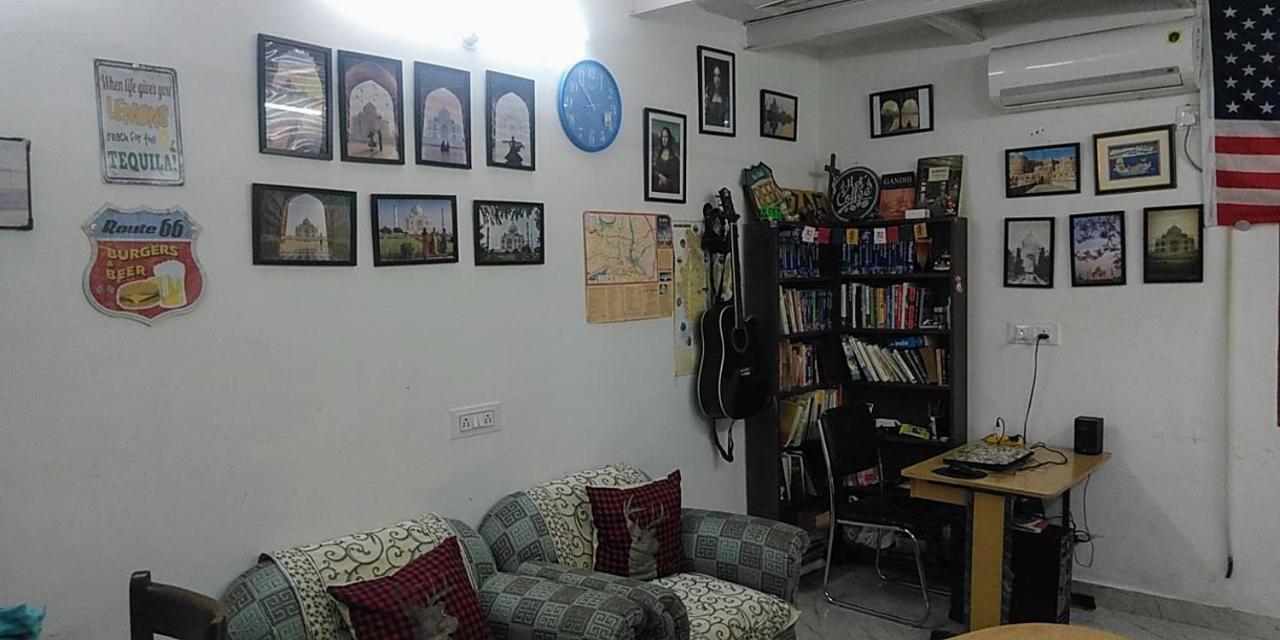 Zigzag Homestay Агра Екстериор снимка