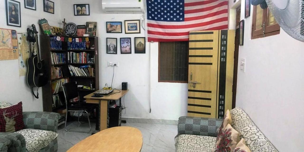 Zigzag Homestay Агра Екстериор снимка