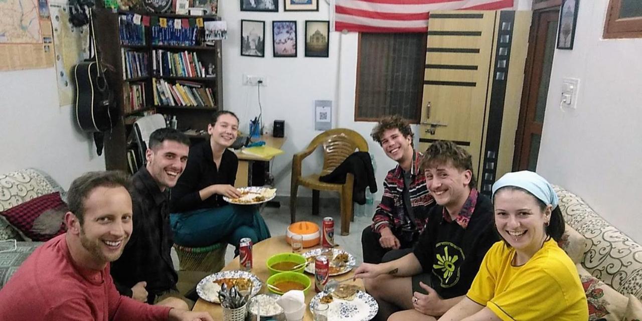 Zigzag Homestay Агра Екстериор снимка