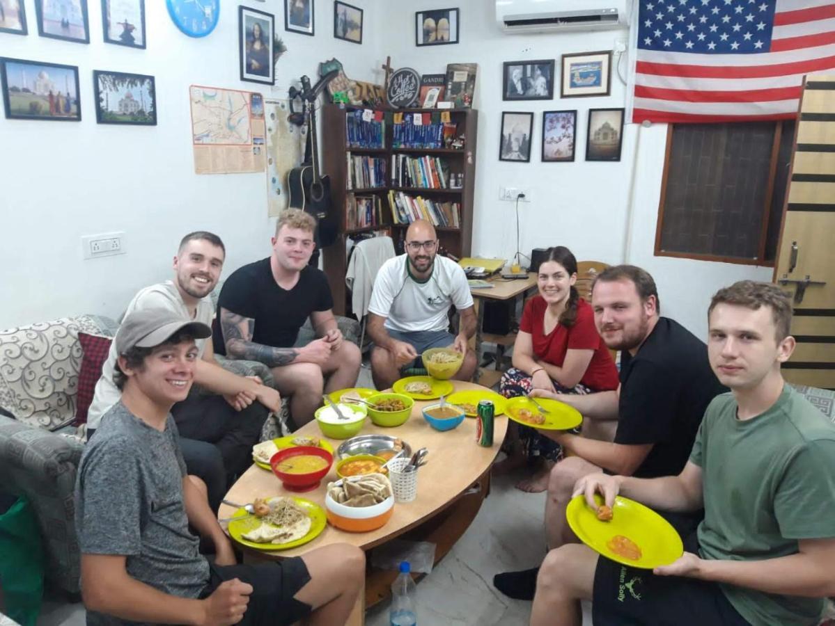 Zigzag Homestay Агра Екстериор снимка