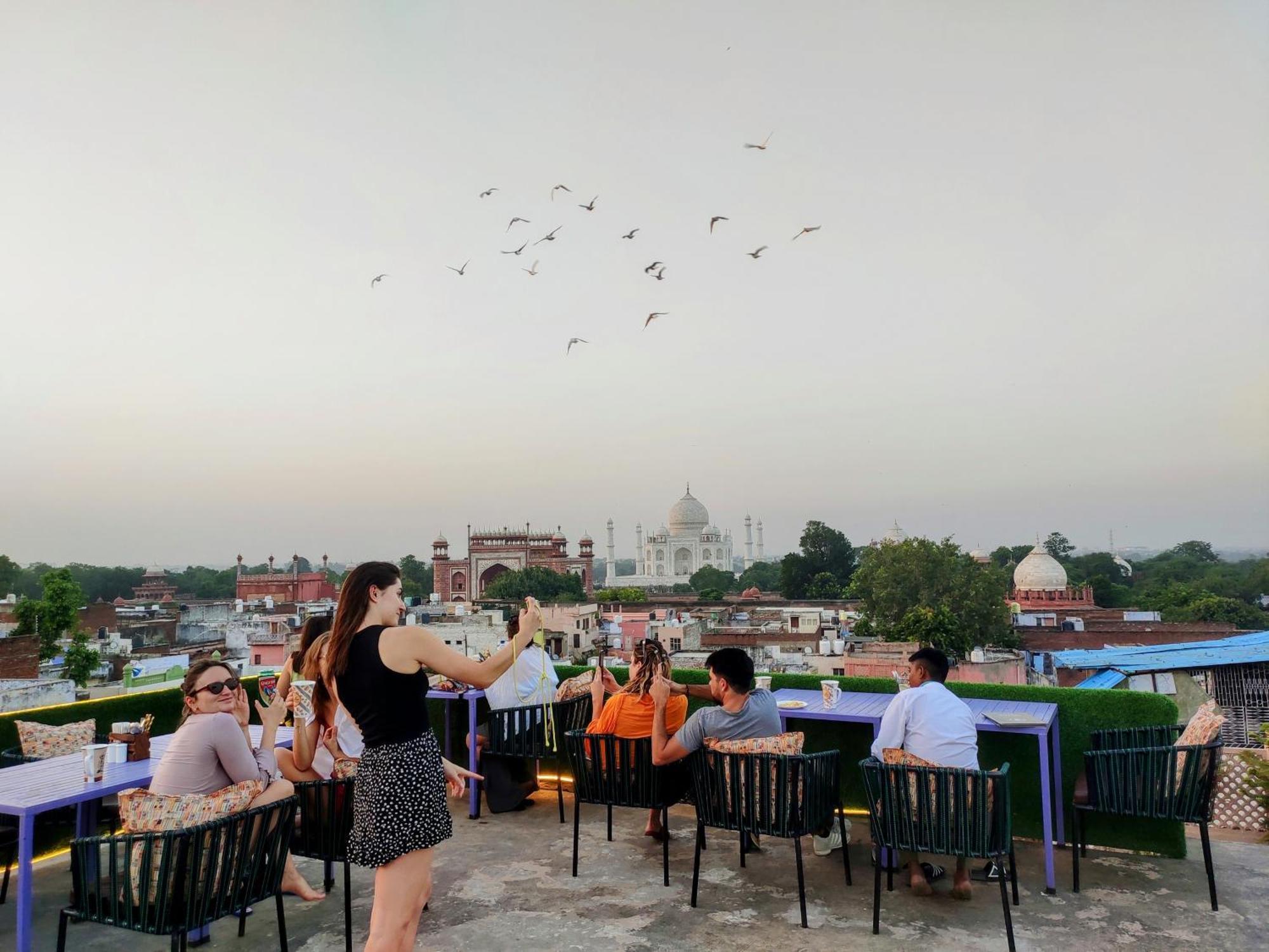 Zigzag Homestay Агра Екстериор снимка