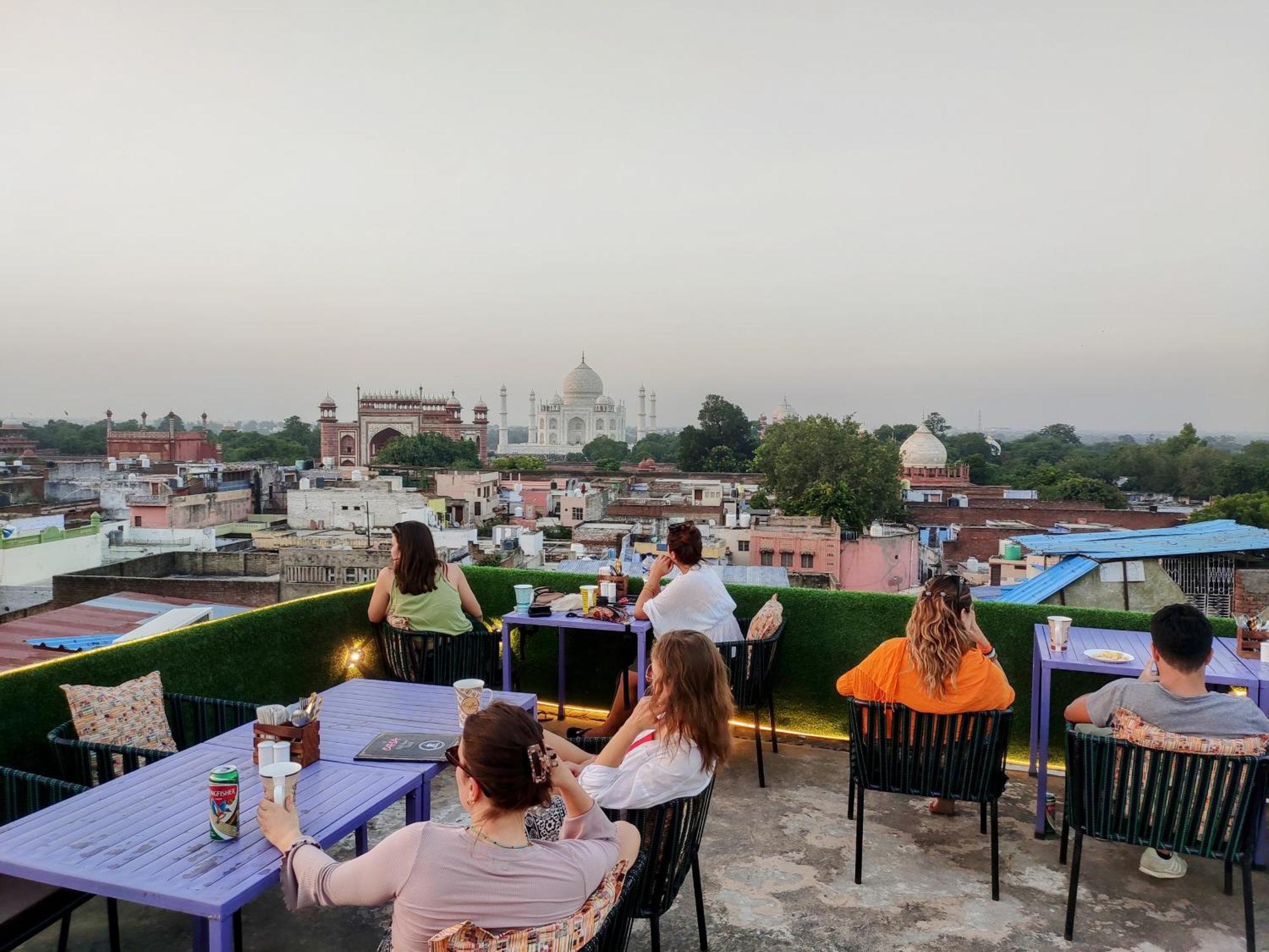 Zigzag Homestay Агра Екстериор снимка