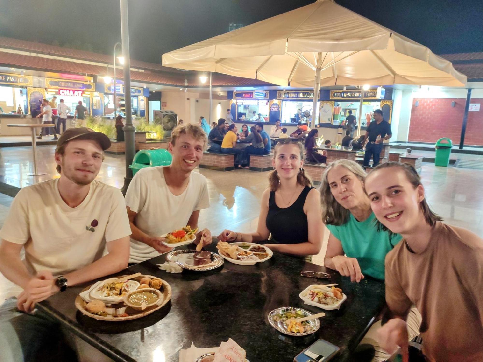 Zigzag Homestay Агра Екстериор снимка