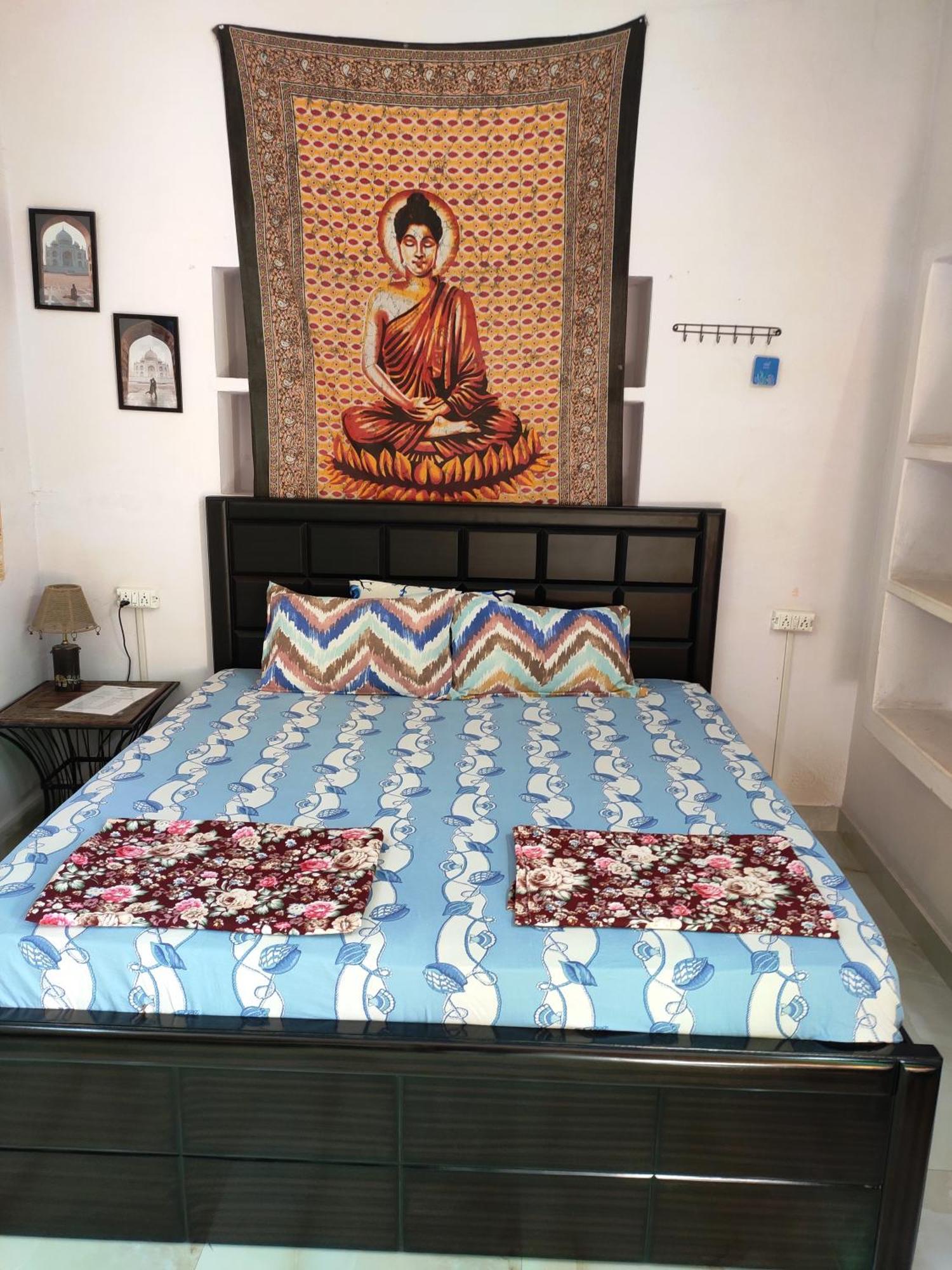 Zigzag Homestay Агра Екстериор снимка