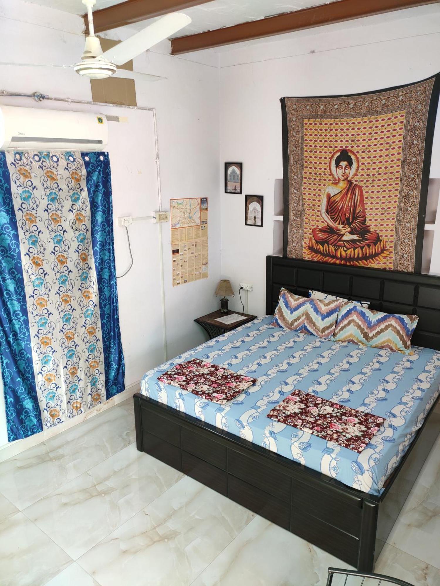 Zigzag Homestay Агра Екстериор снимка