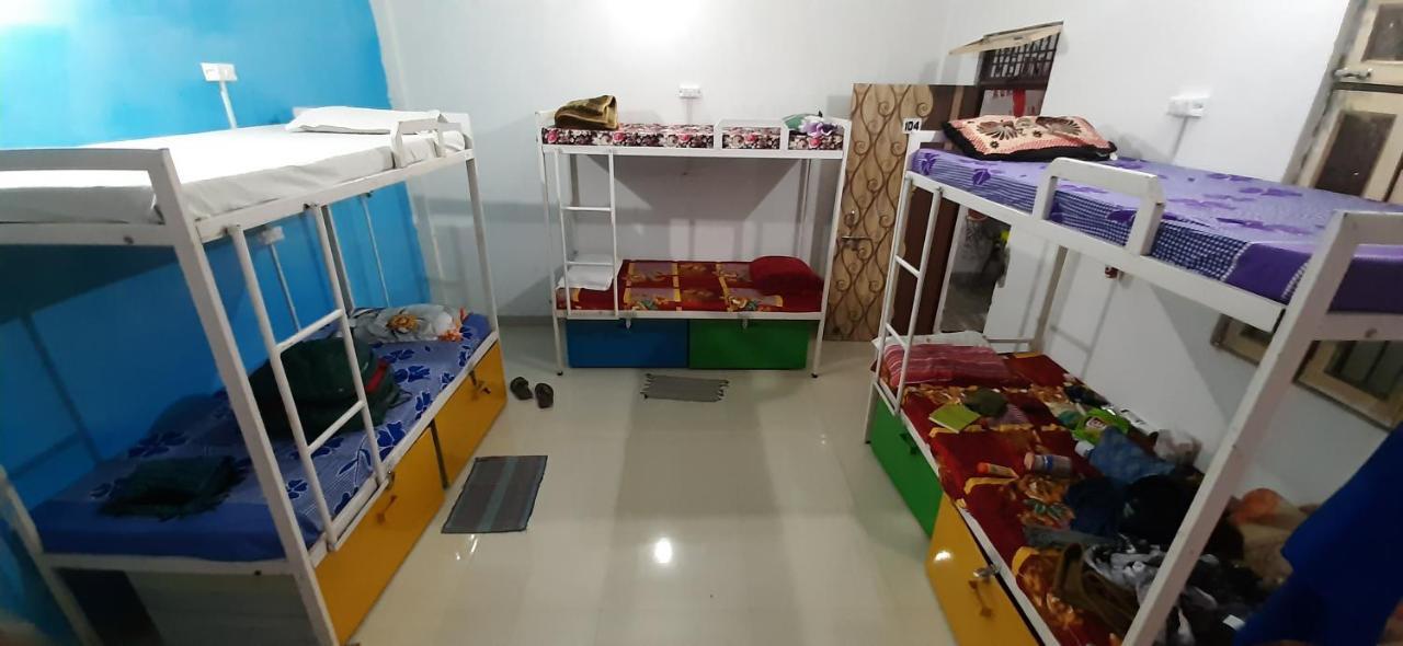 Zigzag Homestay Агра Екстериор снимка