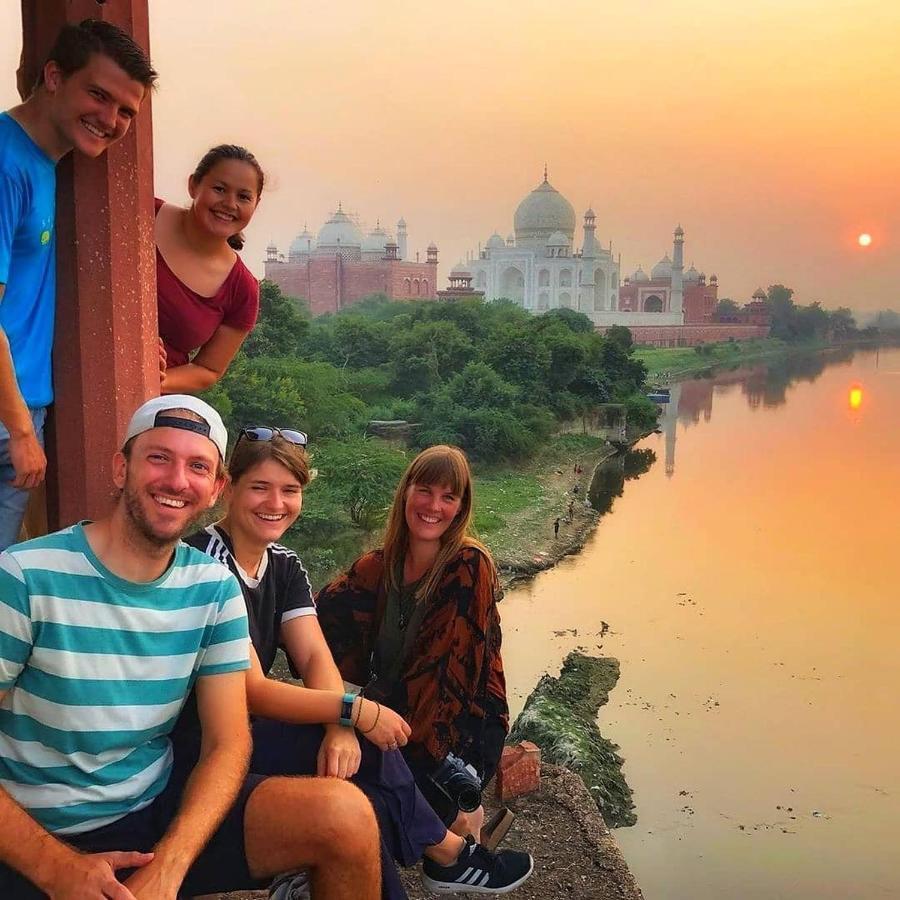 Zigzag Homestay Агра Екстериор снимка